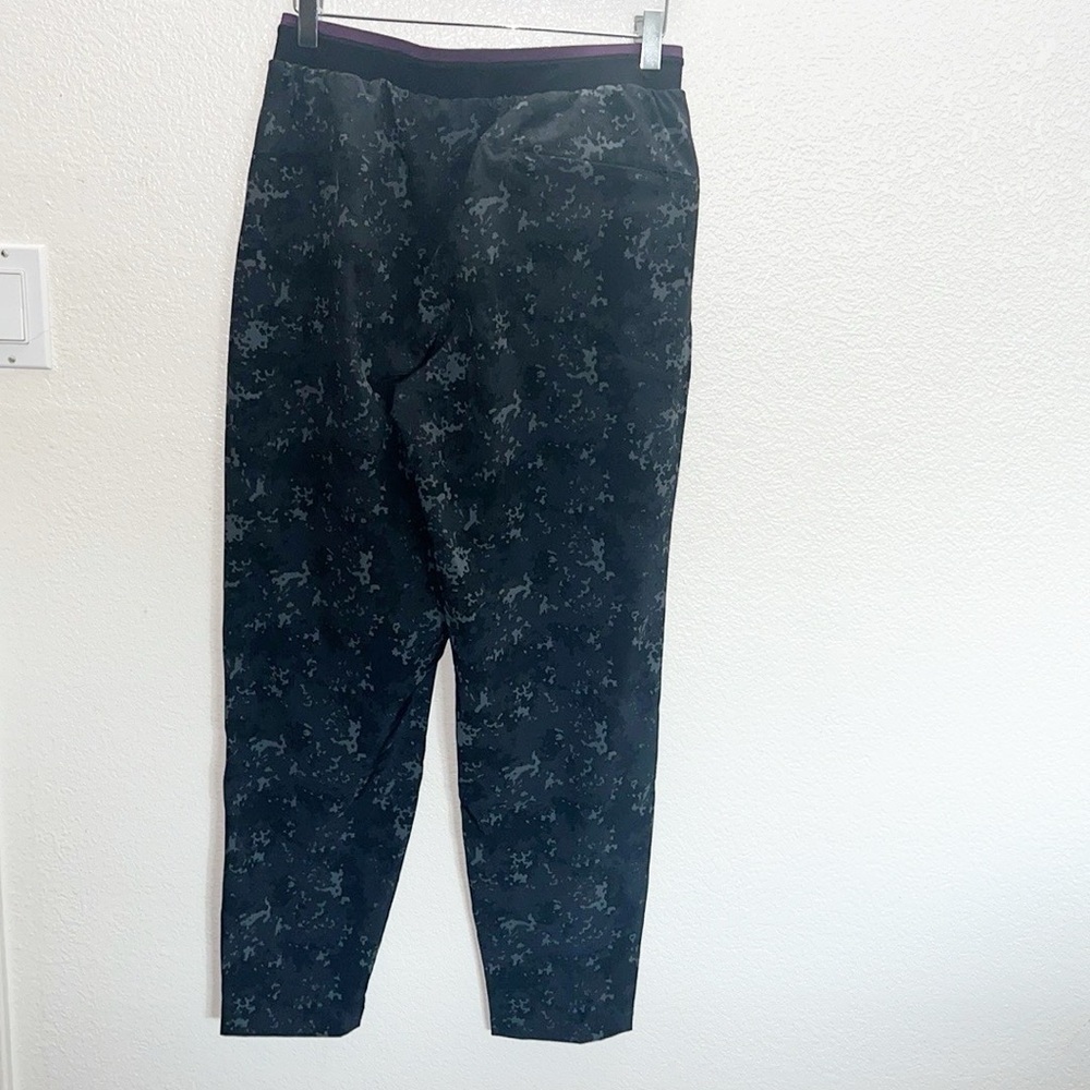 Fabletics 4- Way Stretch Versatile Performance Pa… - image 6